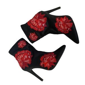 Jessica Simpson Pelenna Pelanna Fashion Satin  Boots Red Floral Embroided 7/37
